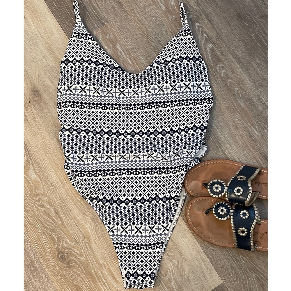 NWOT AERIE ONE PIECE VOOP SWIMSUIT - Picture 2 of 9